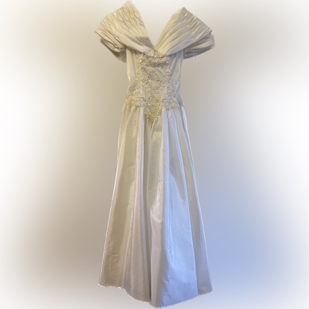 Mary’s Bridal Imports Debutante/Cotillion/Ball Gown/Wedding Dress Size 8